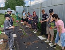 Превосходная погода позволила нам сегодня плодотворно поработать и хорошо отдохнуть.